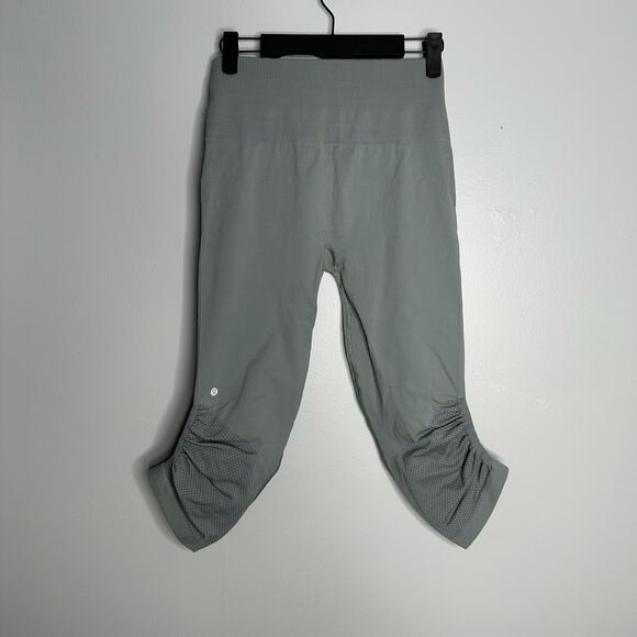 Lululemon Women's Early Grey Awakening Crop Taryn Toomey Collection 17" Size 8 - Picture 6 of 7